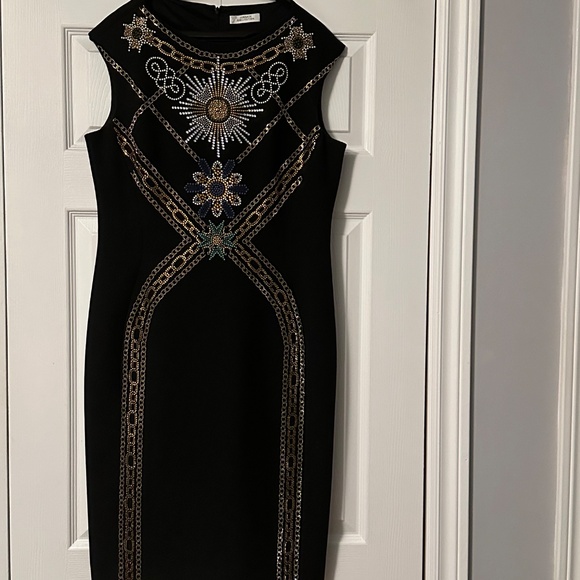 A dress - Picture 2 of 3